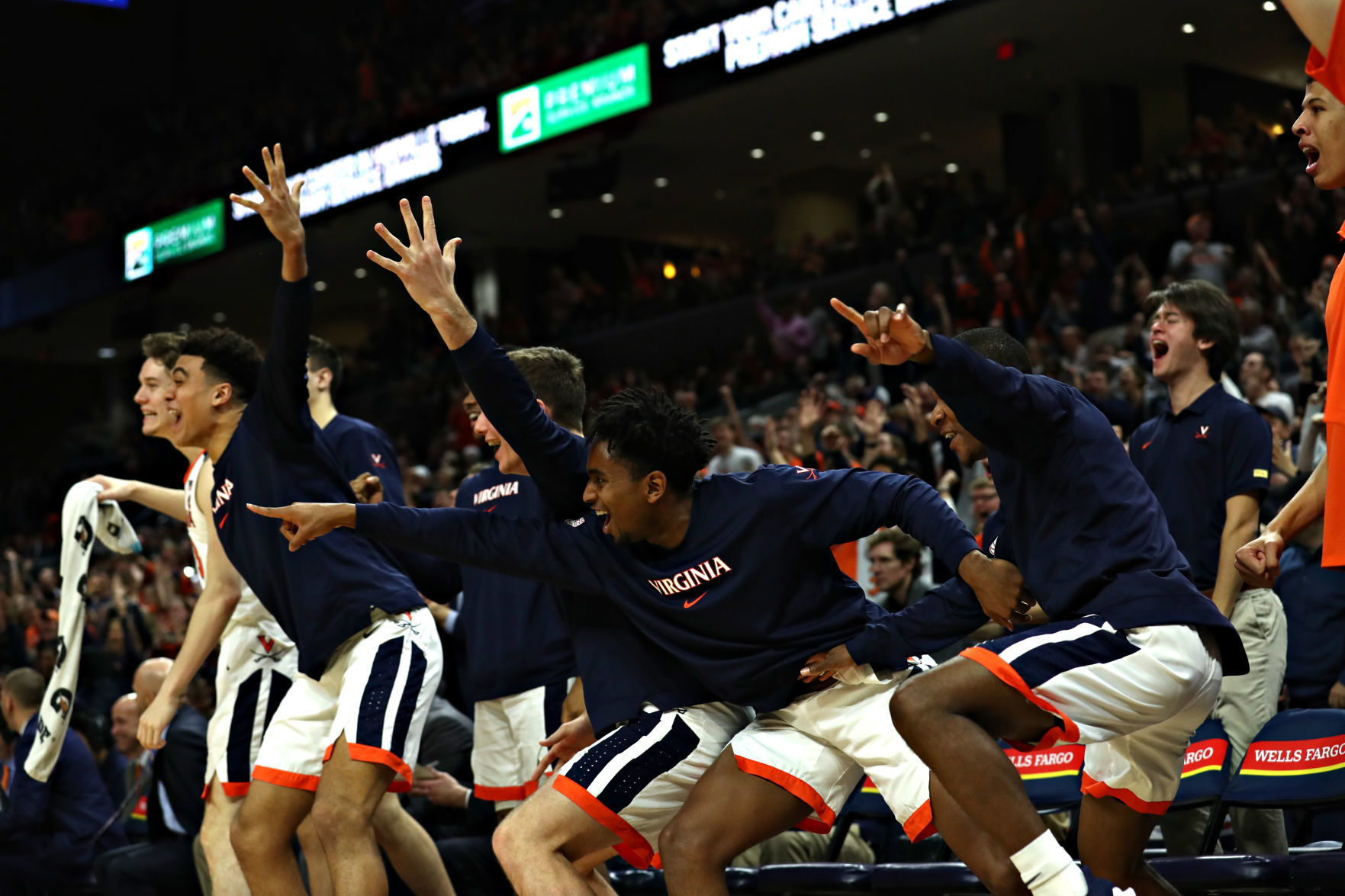 20200111_cdp_sports_uvahoops72.JPG
